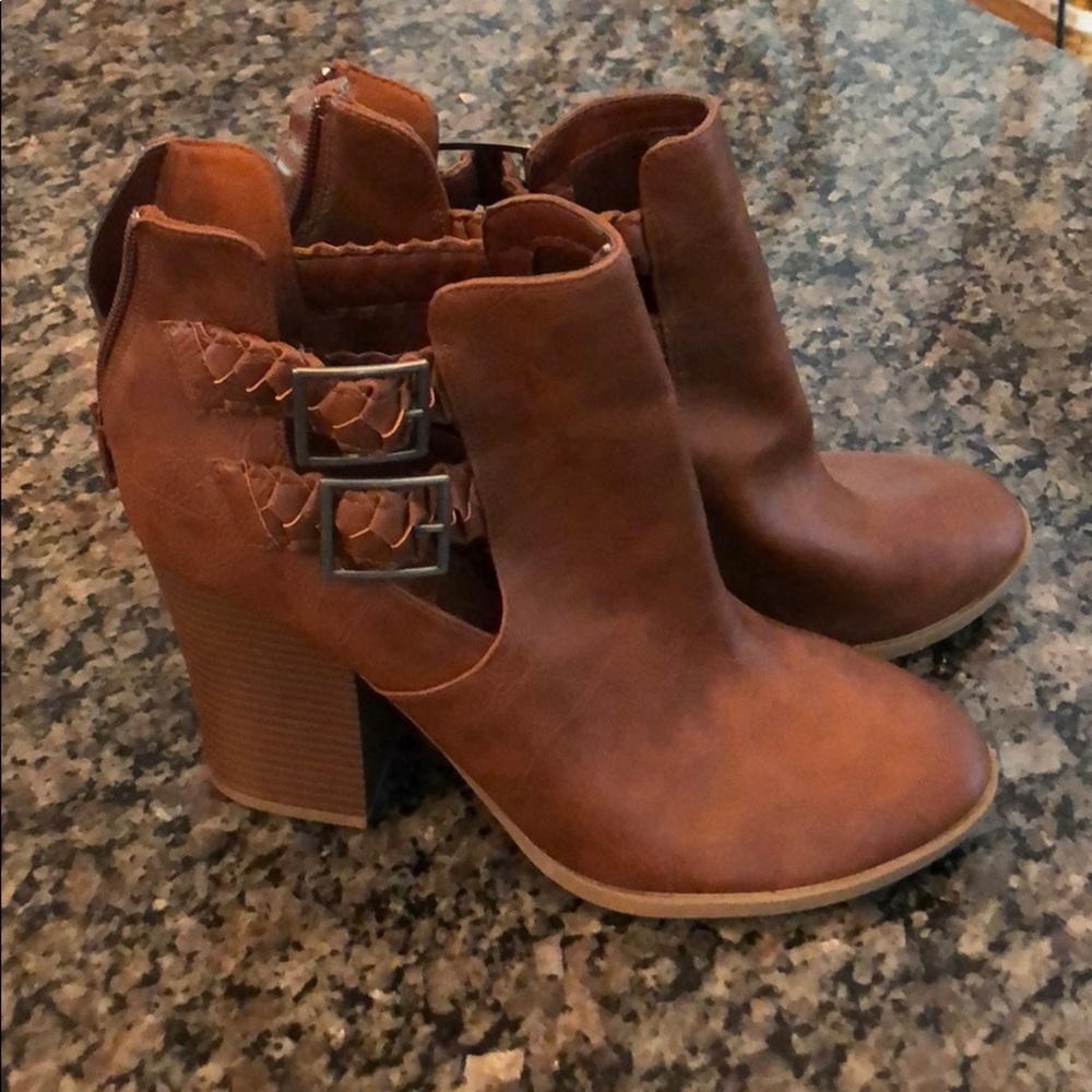 American Eagle boots